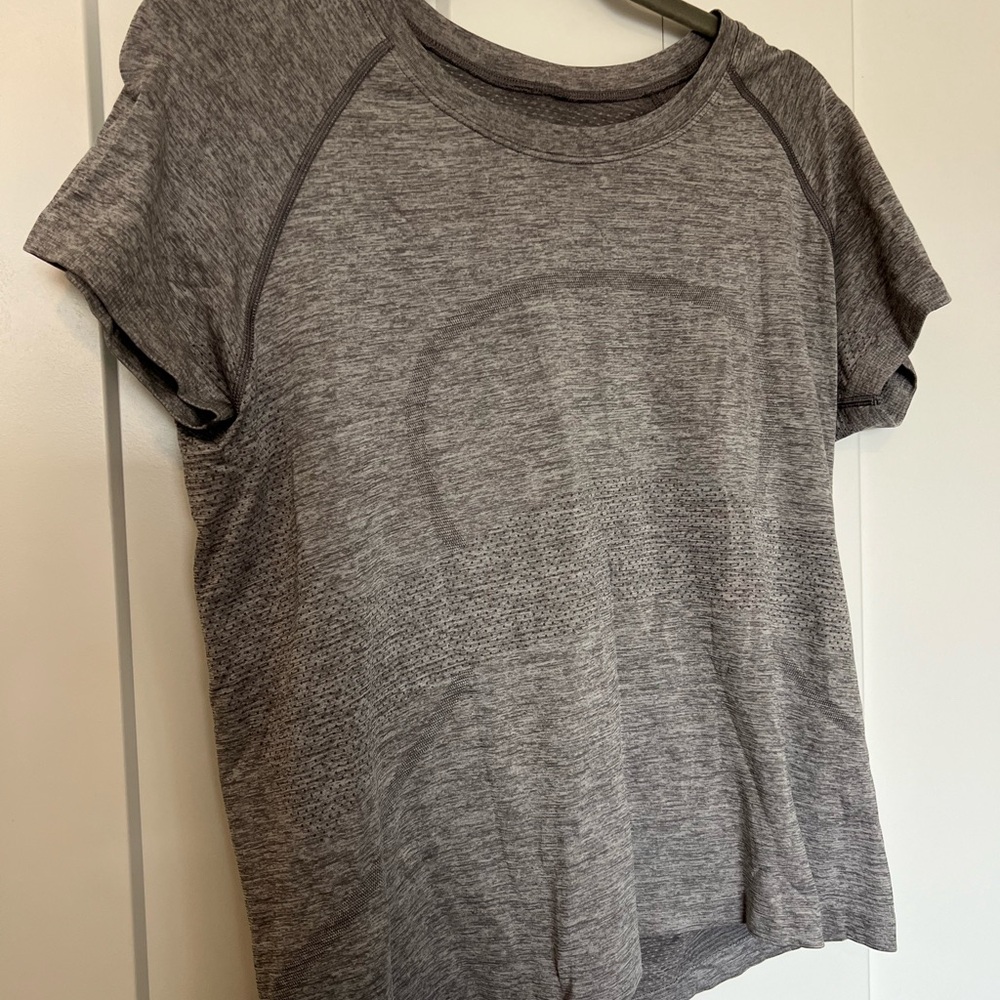 lululemon athletica Heathered Gray Short Sleeve Tee